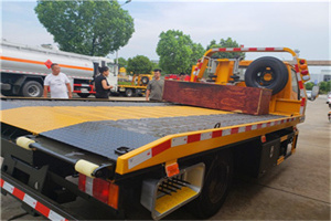 高坪区附近拖车电话号码服务